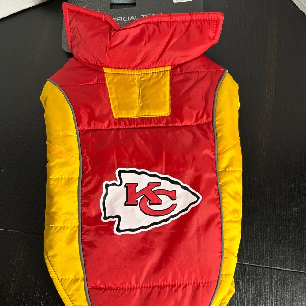 NFL Kansas City chiefs pet puffer vest size small 9-12” new